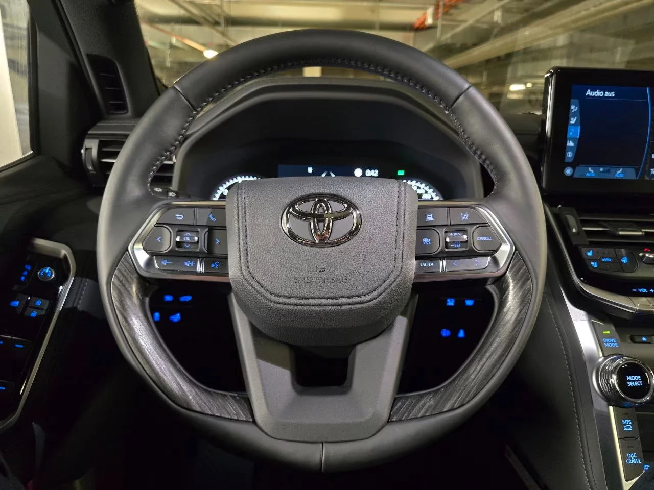 2023 Toyota Land Cruiser НОВ LC300 303HP PREMIUM 70thANNIV PANO JBL 297q — 9