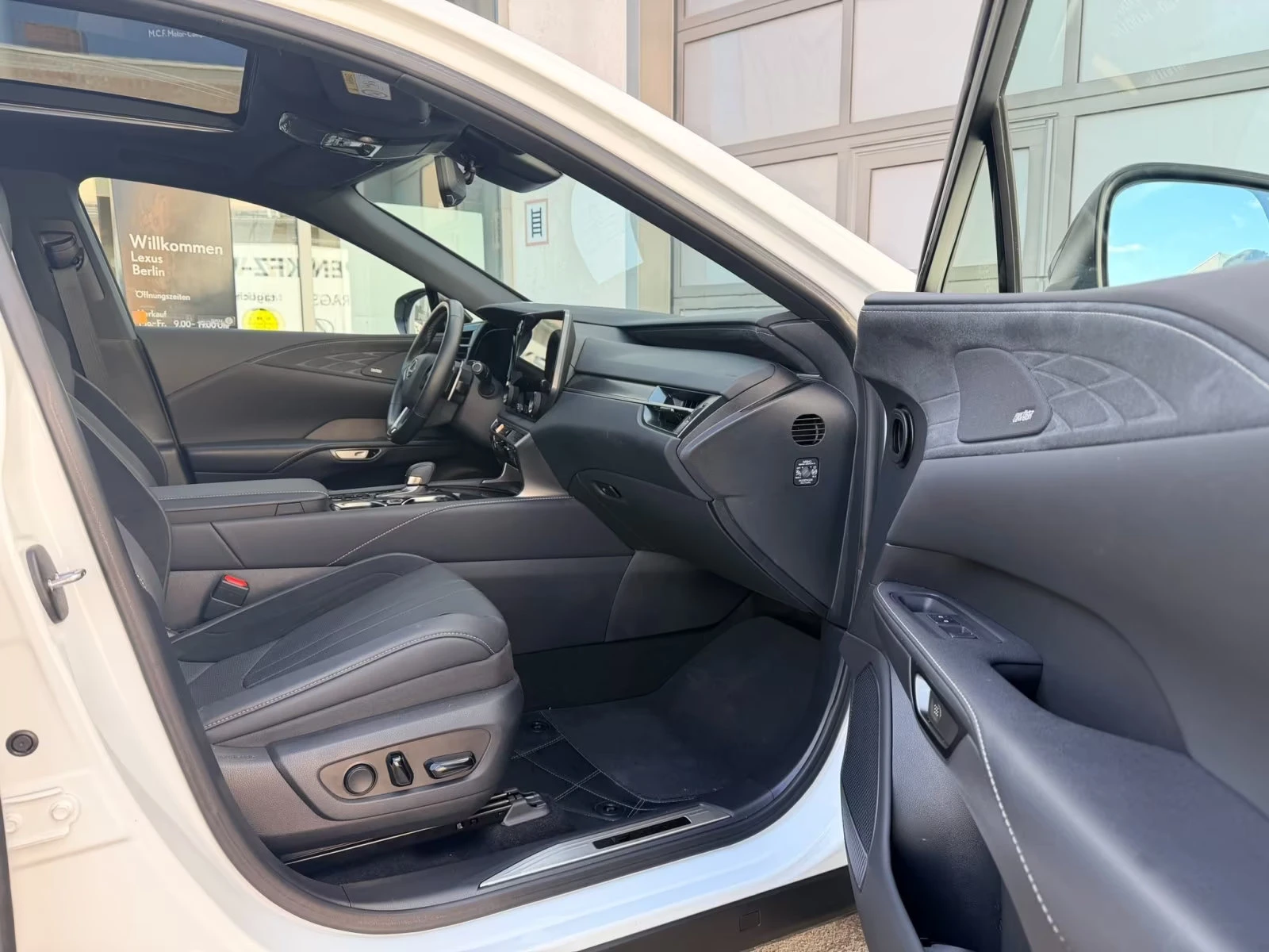 2024 Lexus RX 500h F-SPORT 373HP AWD PANO 360 M.LEV HUD MEMO 340q — 11