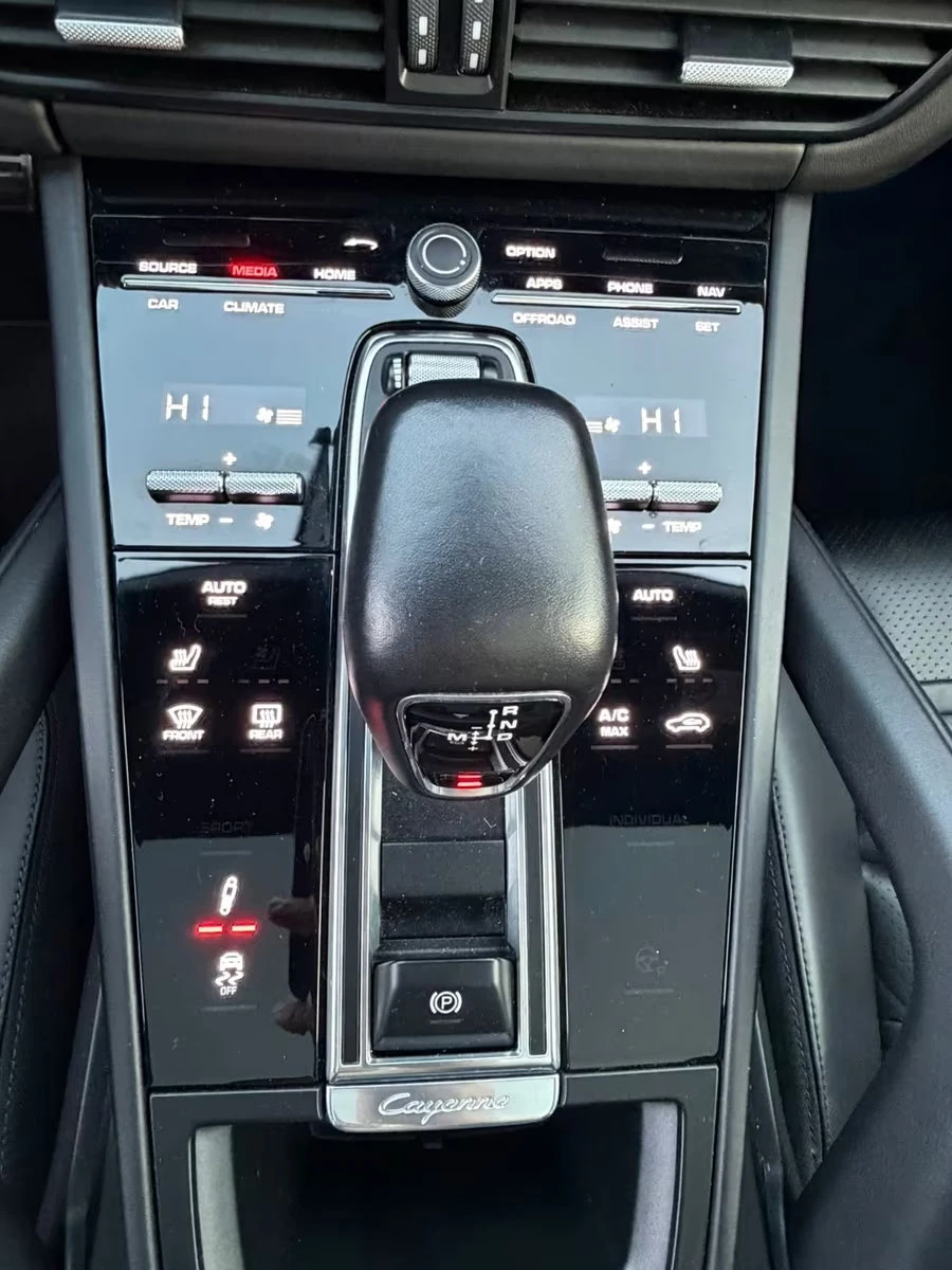 2020 Porsche Cayenne GTS 460HP COUPE PANO 360 MEMO HUD BOSE CPLAY 357q — 12
