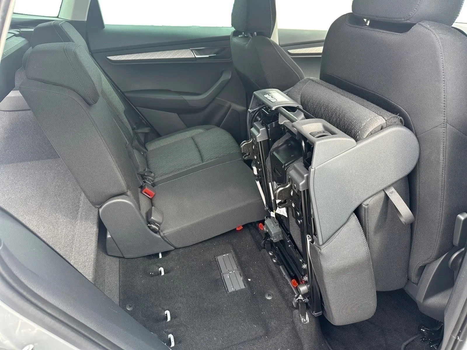 2024 Skoda Karoq 2.0TDI 116HP DSG STYLE ACC CPLAY 365q — 12