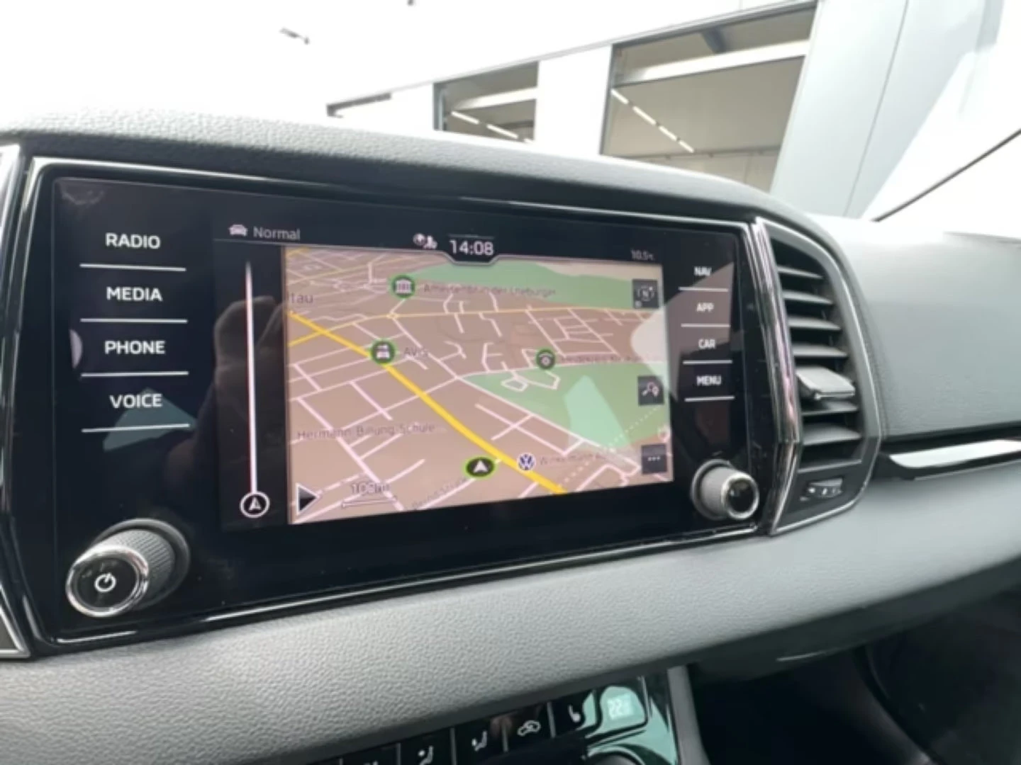 2024 Skoda Karoq 2.0TDI 150HP 4X4 STYLE MATRIX AHK MEMO LED 366q — 12