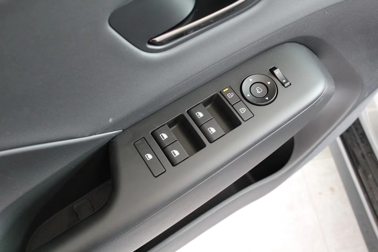2025 Hyundai Kona НОВ!T-GDi 101HP N-LINE 360 NAVI CPLAY KLESS 425q — 13