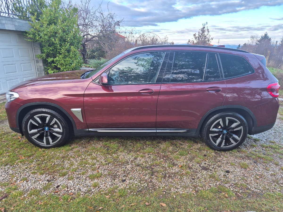 BMW iX3 — 5