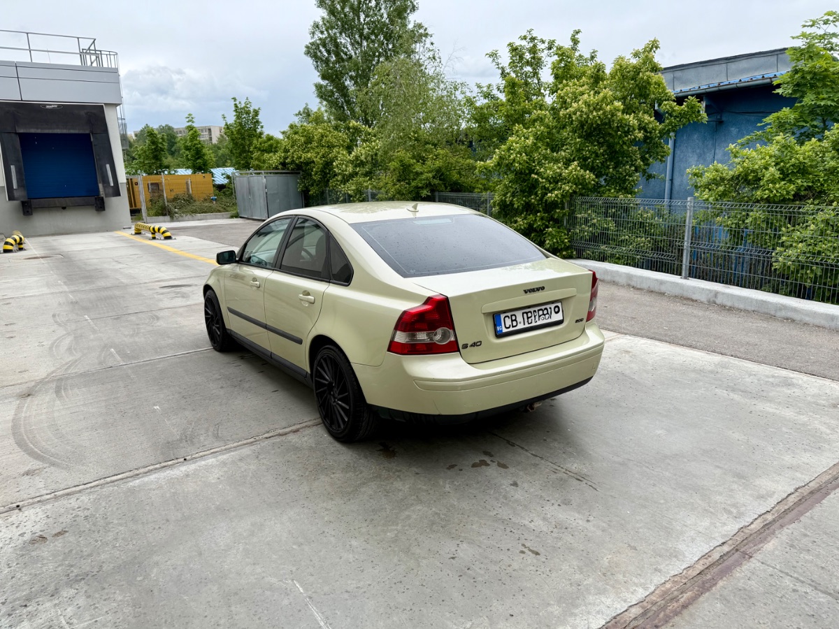 Volvo S40 2.0d — 7