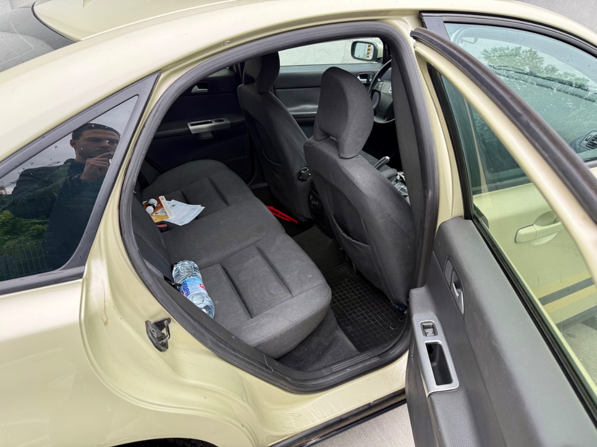 Volvo S40 2.0d — 12