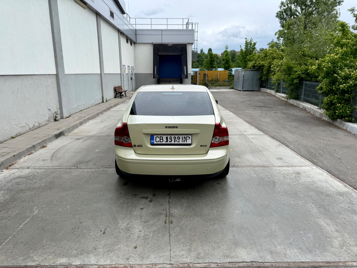 Volvo S40 2.0d — 6
