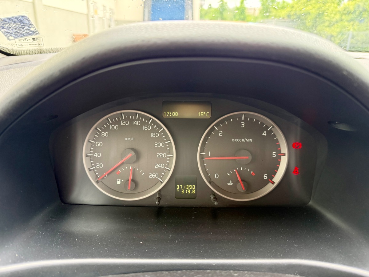 Volvo S40 2.0d — 13