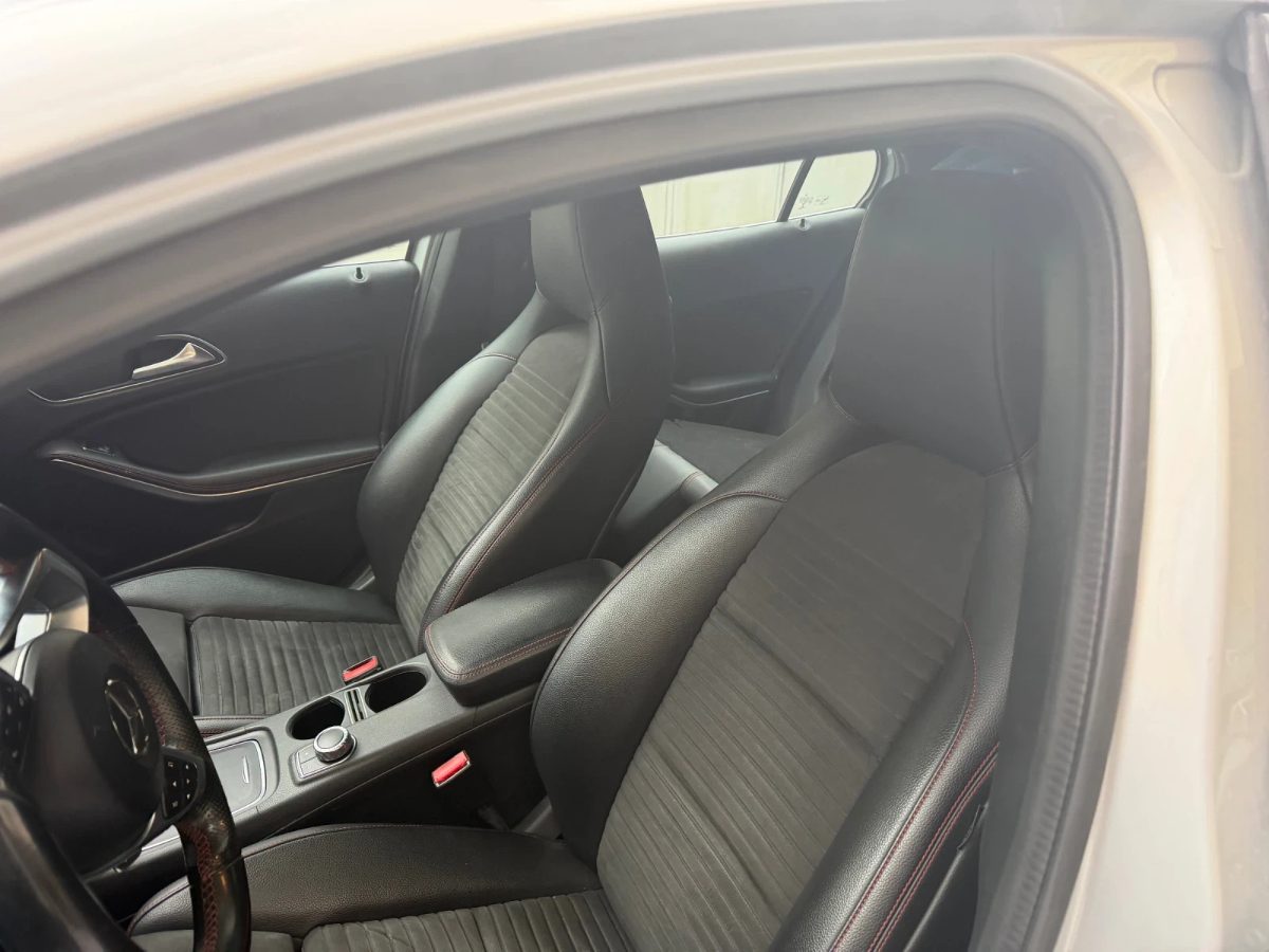 Mercedes-Benz GLA 2.2 — 11