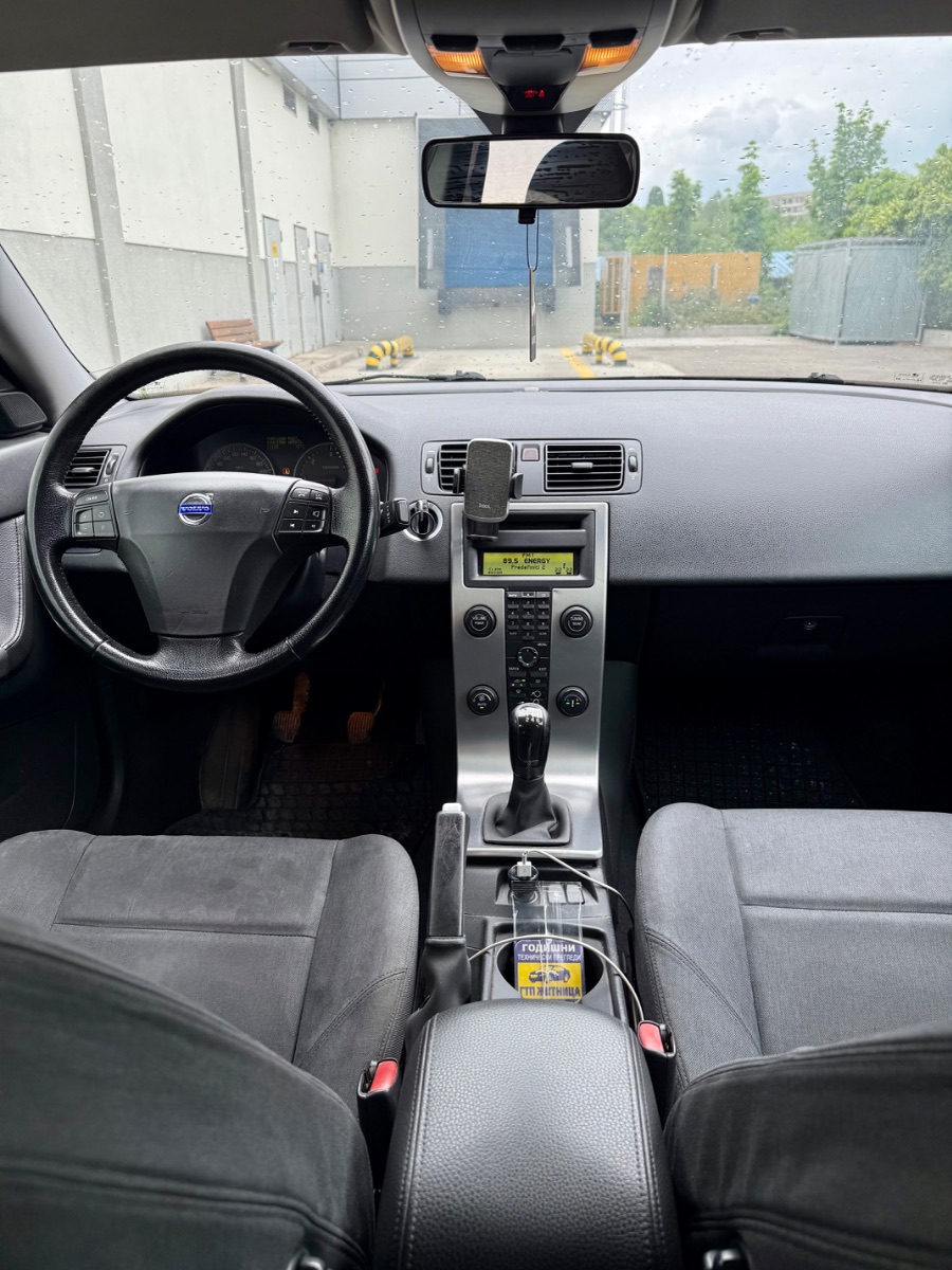 Volvo S40 2.0d — 10